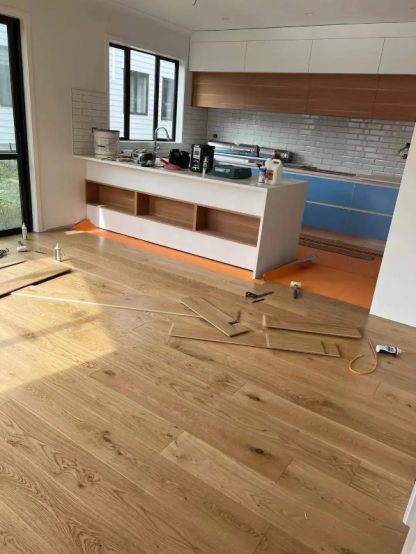 家裝地板好材料-SPC石晶地板