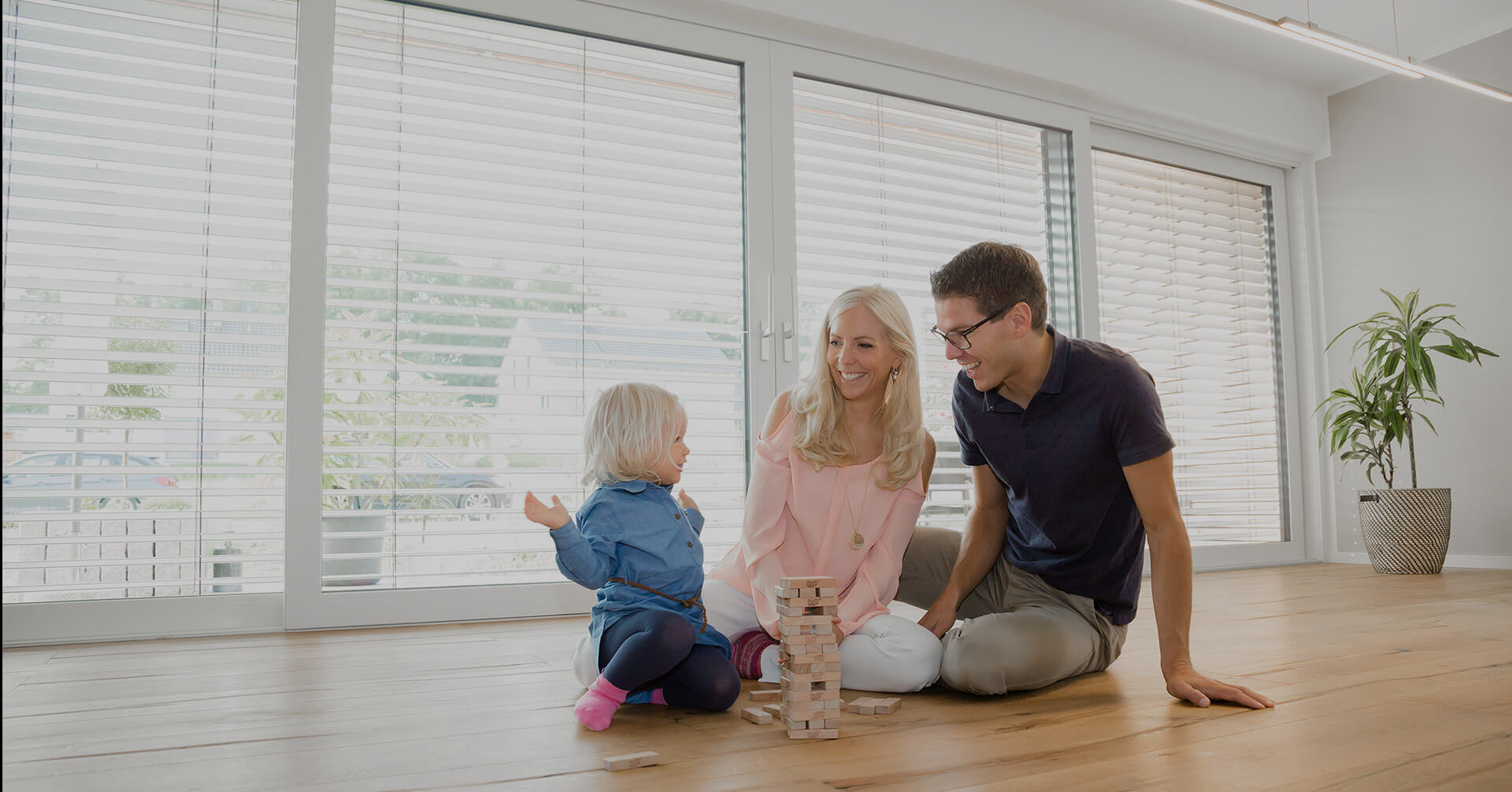 躍步石晶地板更名小藍鯨石晶地板